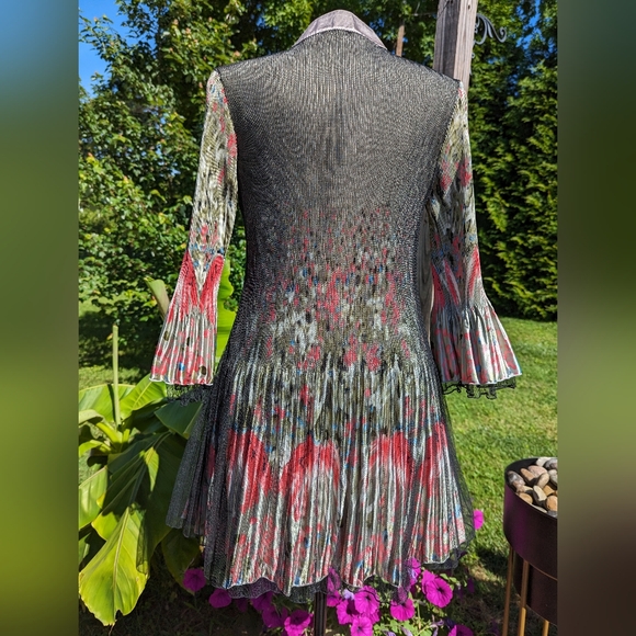 Lindi Tunic size Small - Picture 3 of 8